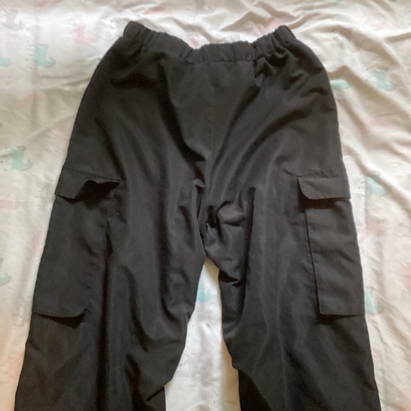 Black Shein Cargo Pants. SOLDโผ๏ธโผ๏ธ - Picture 2 of 4